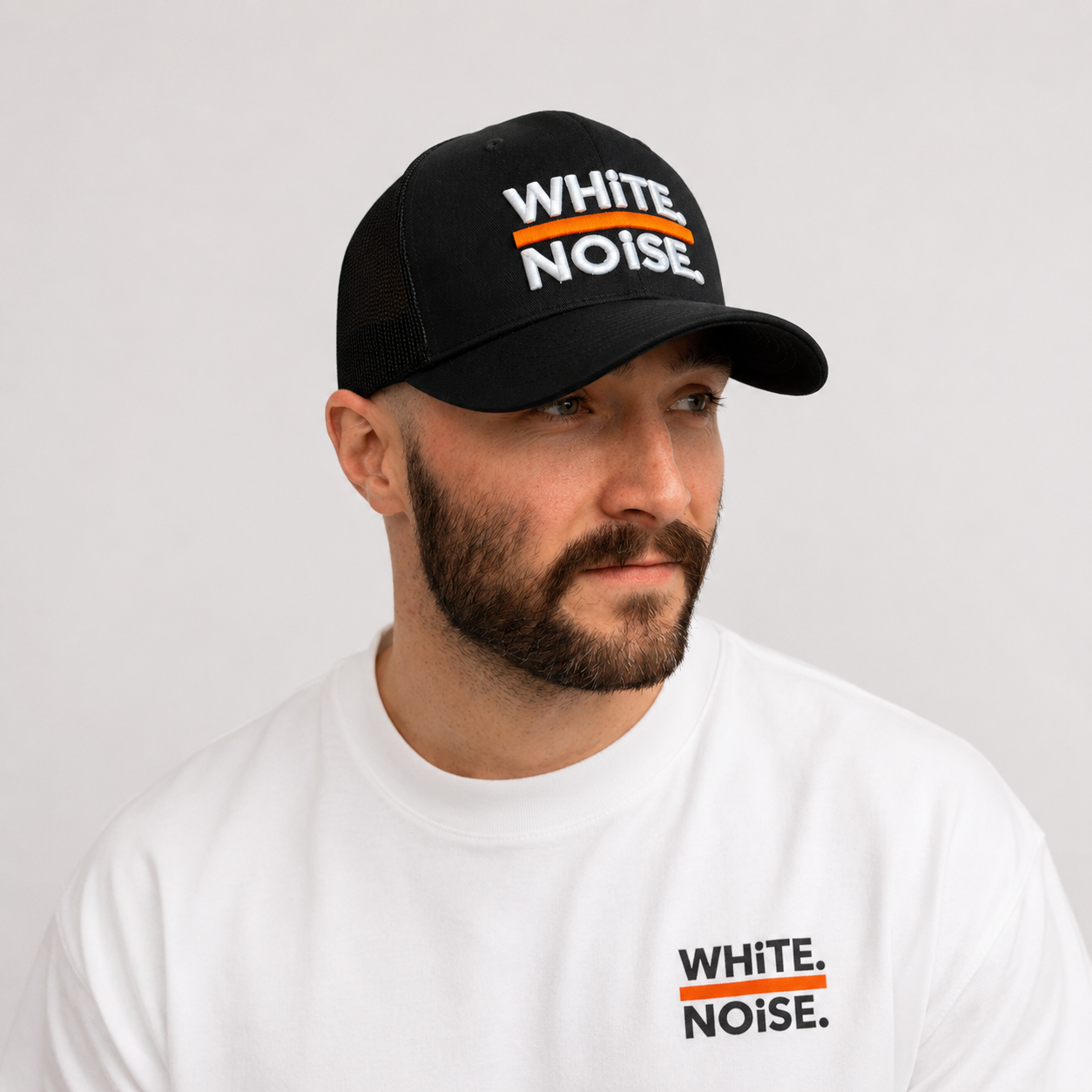 WHiTE NOiSE